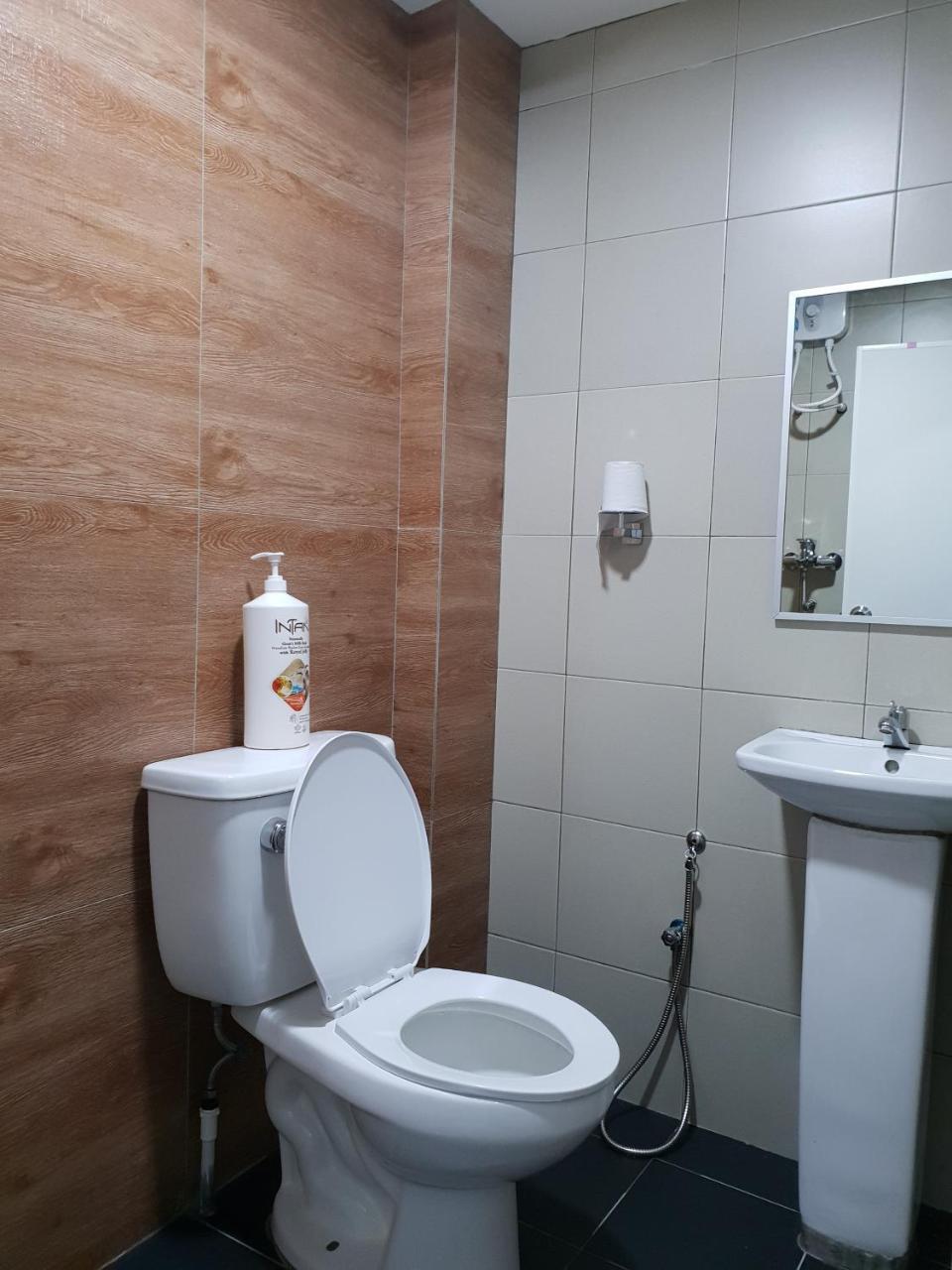 בנדר סרי בגאוואן Qing Yun Resthouse Bandar, Brunei Darussalam מראה חיצוני תמונה